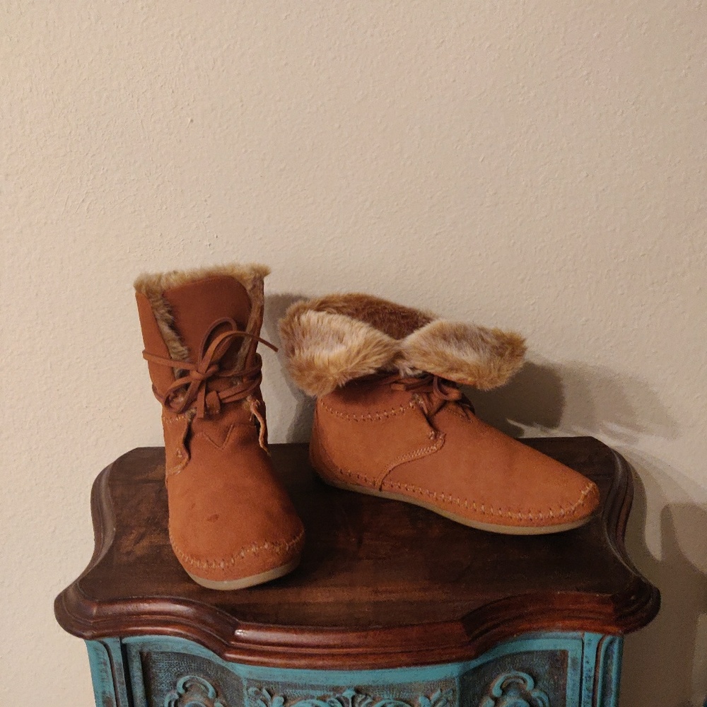 TOMS furry boots